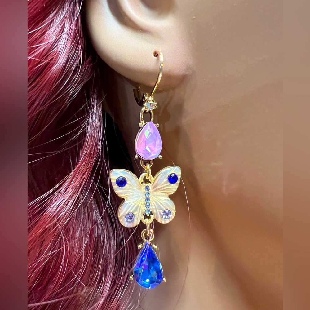 Betsey Johnson NWT Gold Tone Crystal Butterfly Mismatch Drop Earrings (J044) - Picture 1 of 6